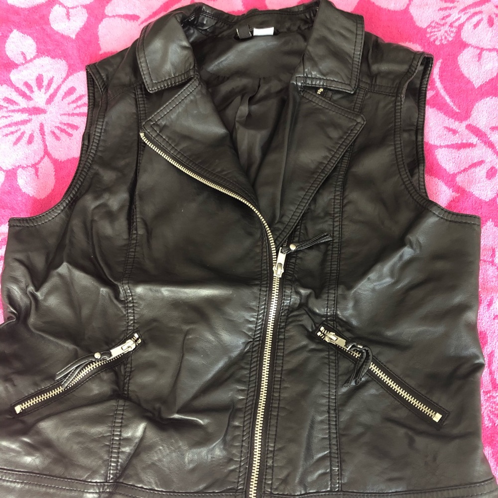 Vest - Picture 3 of 9